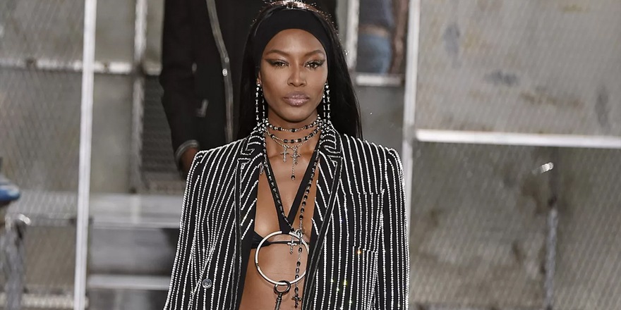 Toujours plus chaud, Naomi Campbell pour La Perla