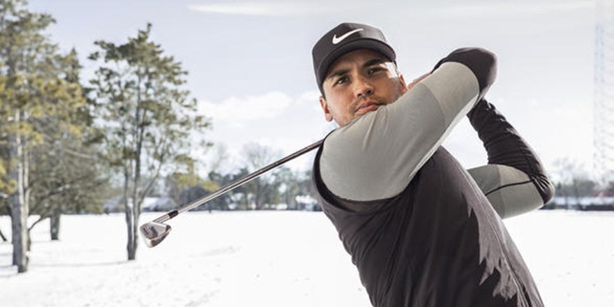 Jason Day swingue pour le Swoosh