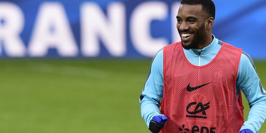 Alexandre Lacazette marque en Nike d’une pichenette